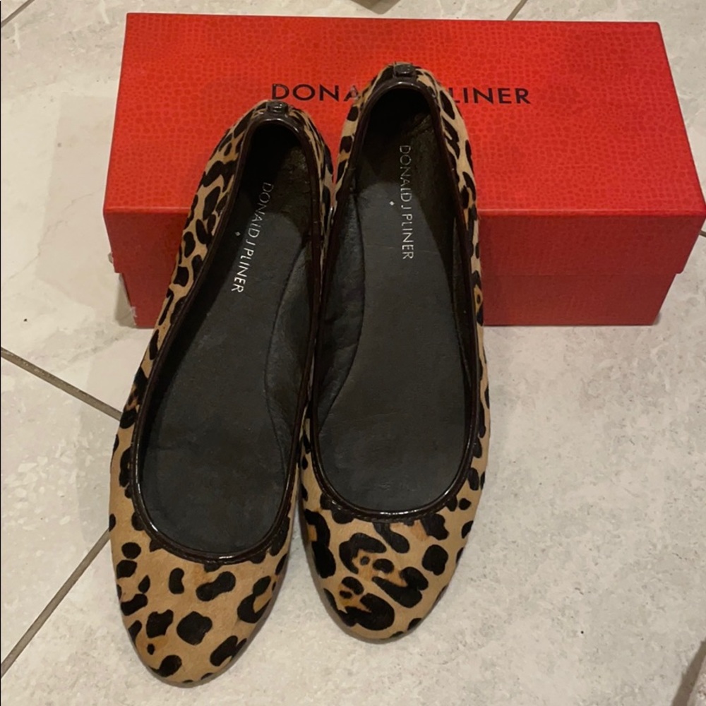 Donald J Pliner Leopard Flats